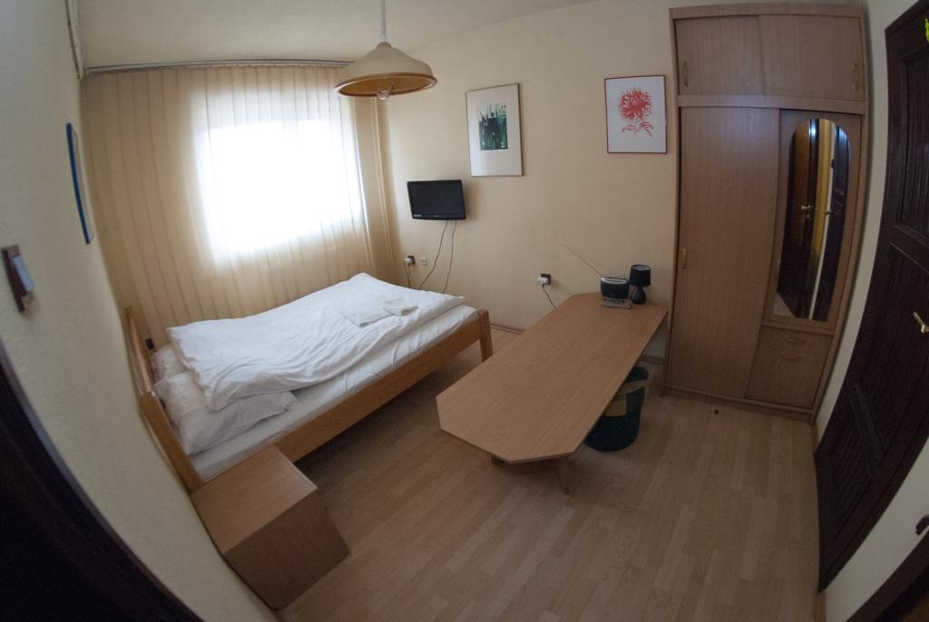 Pensjonat Kawiarni Muzealnej Goluchow Kültér fotó